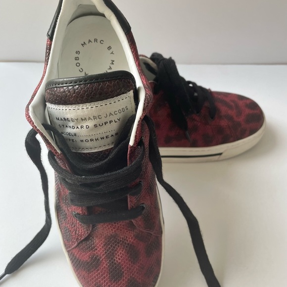 MARC BY MARC JACOBS Red Snake Embossed lace up sneakers. - Picture 7 of 14